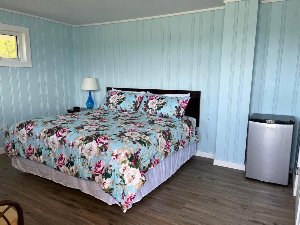 King Room with Lake View interior